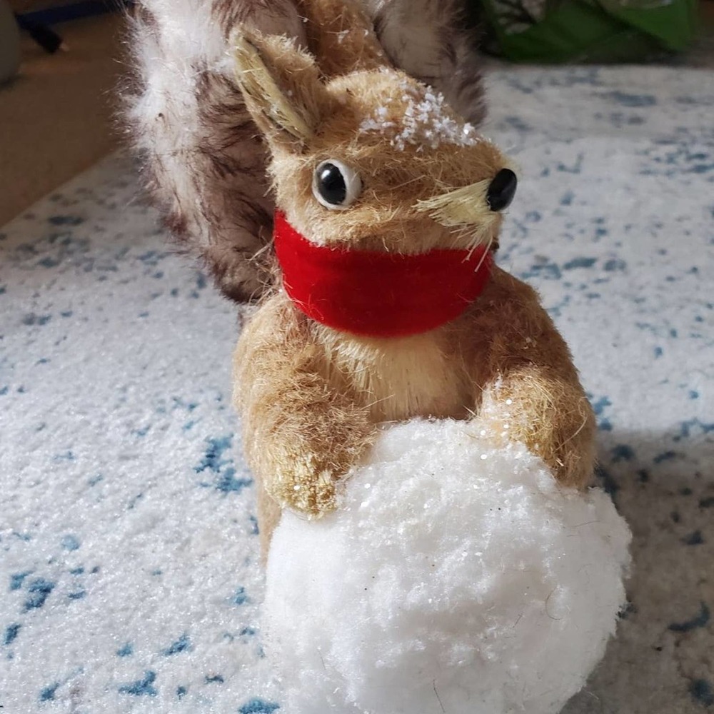 Squirrel holiday winter Christmas decorations decor mantle bookshelf woodland - Picture 8 of 8